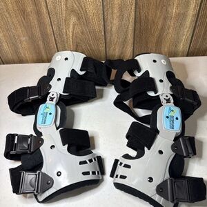 Black and Gray Knee Braces